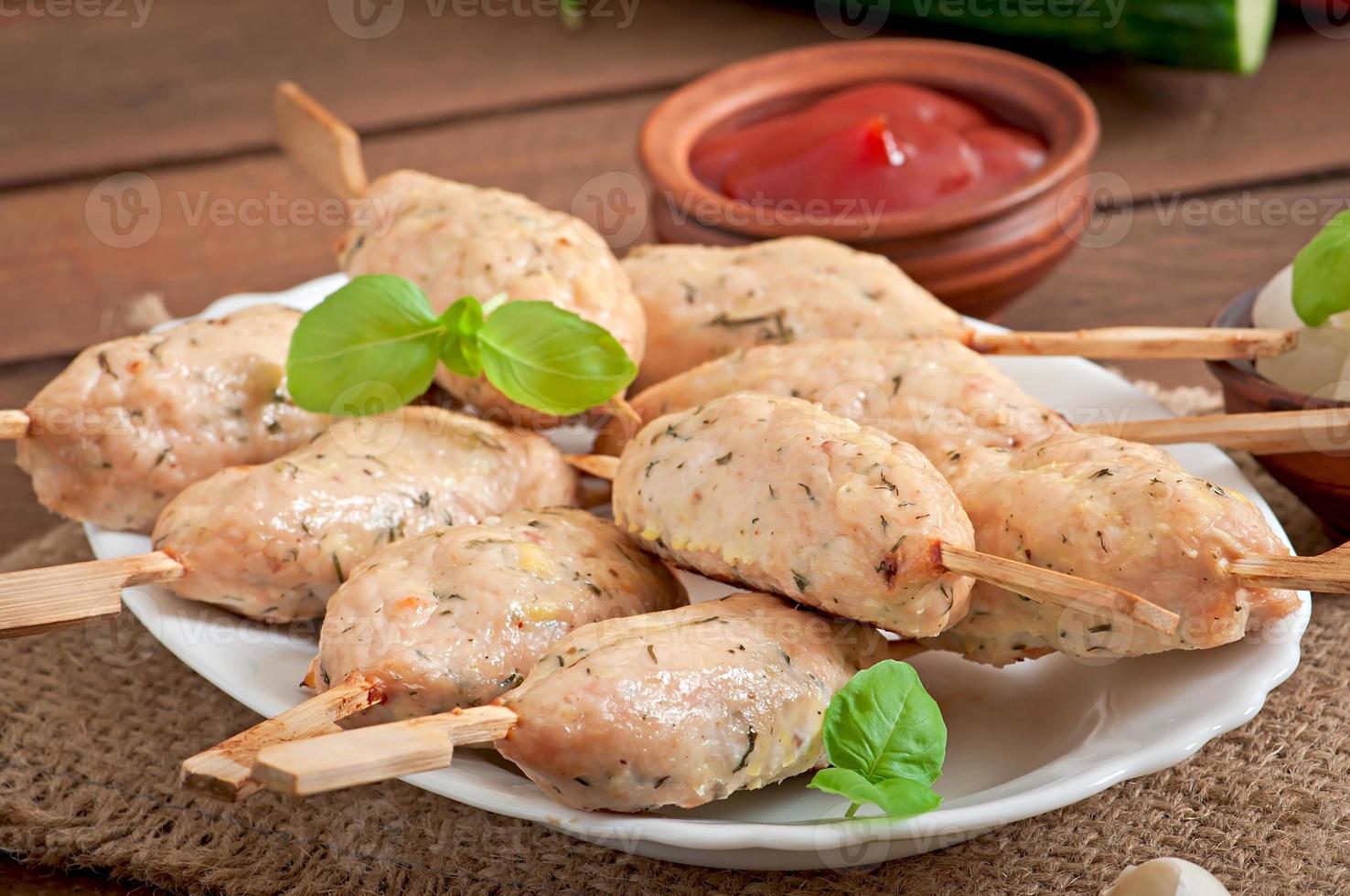 kebab di pollo tritato con aneto e prezzemolo foto