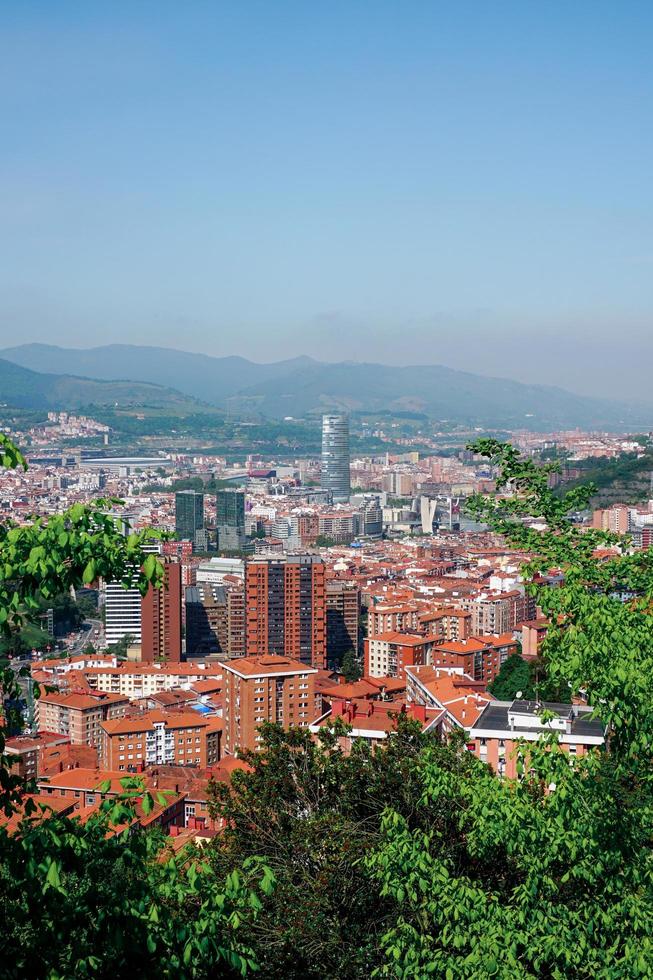 paesaggio urbano dalla città di bilbao, spagna, destinazione di viaggio foto