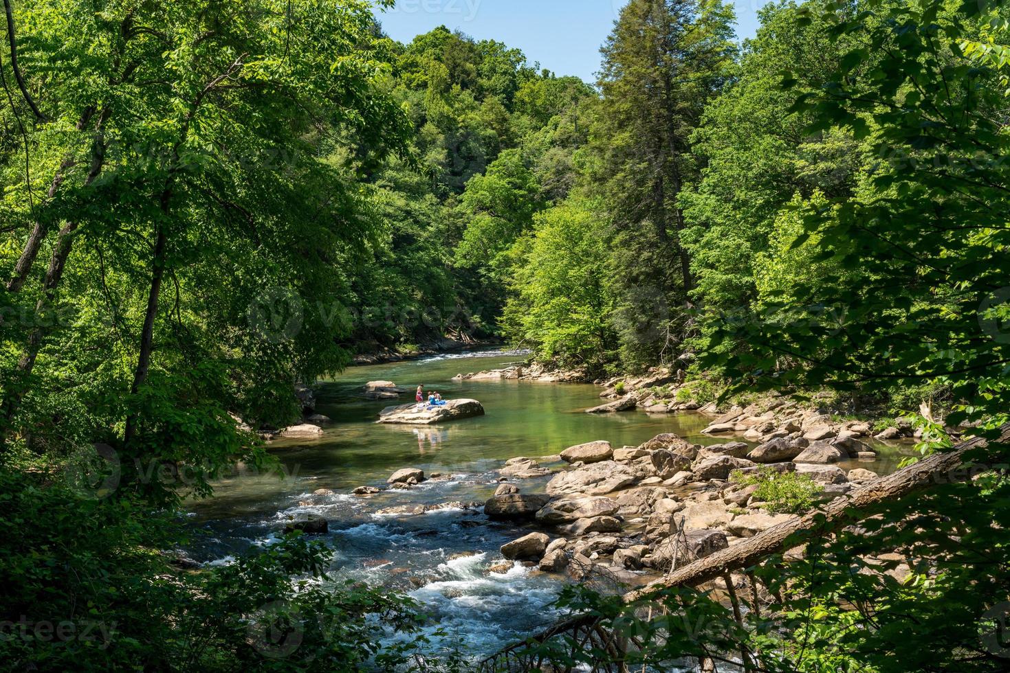 famiglie nel parco statale di audra vicino a buckhannon nella virginia occidentale foto