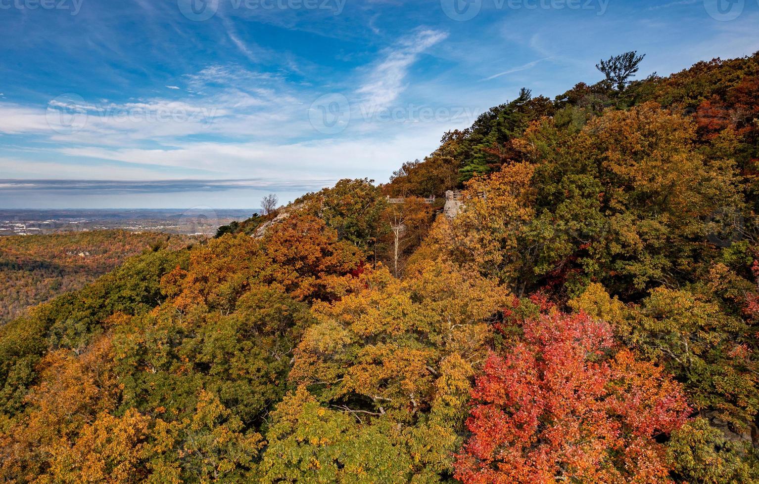 Il parco statale di Coopers Rock si affaccia sul fiume cheat nella Virginia occidentale con i colori dell'autunno foto