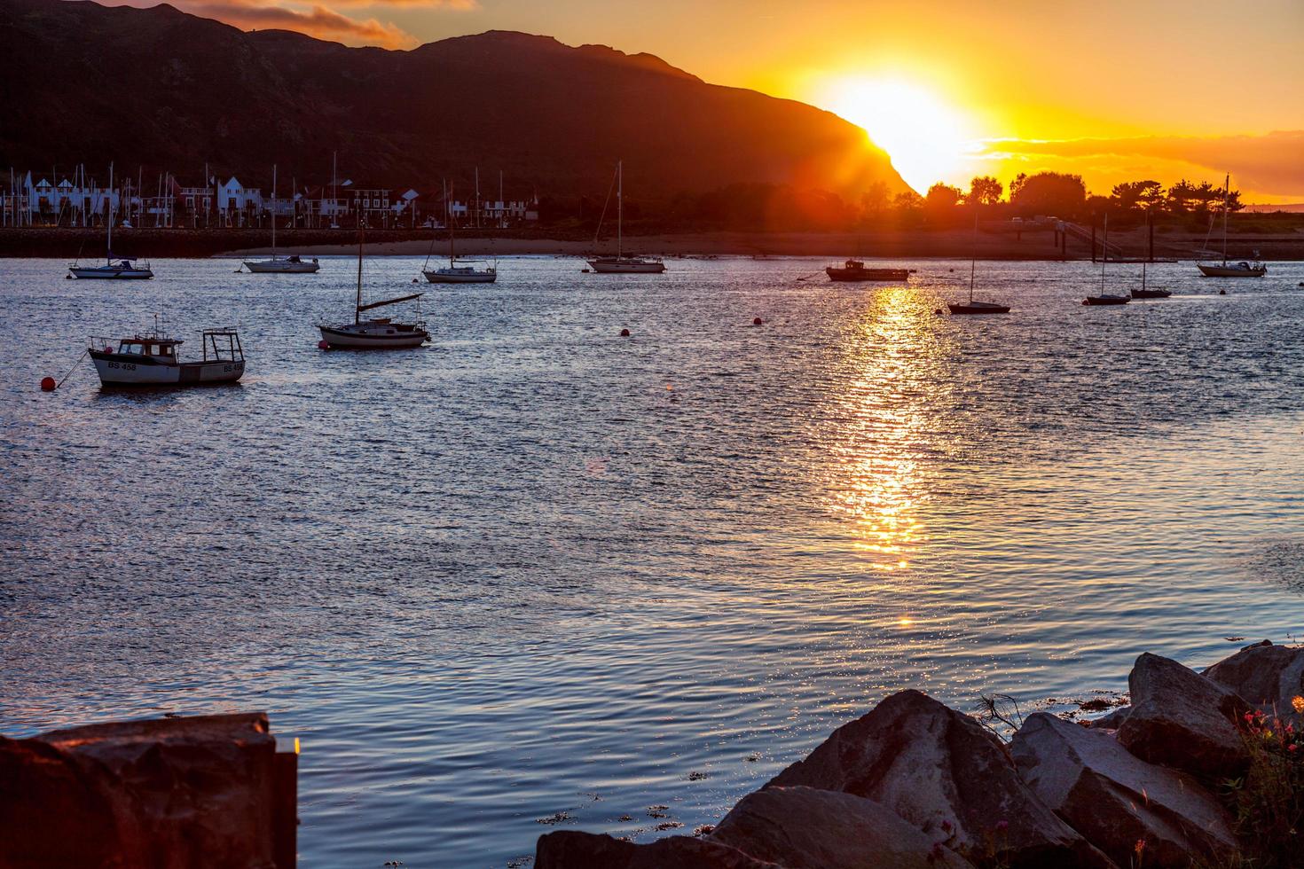 conwy estuary nel Galles al tramonto foto