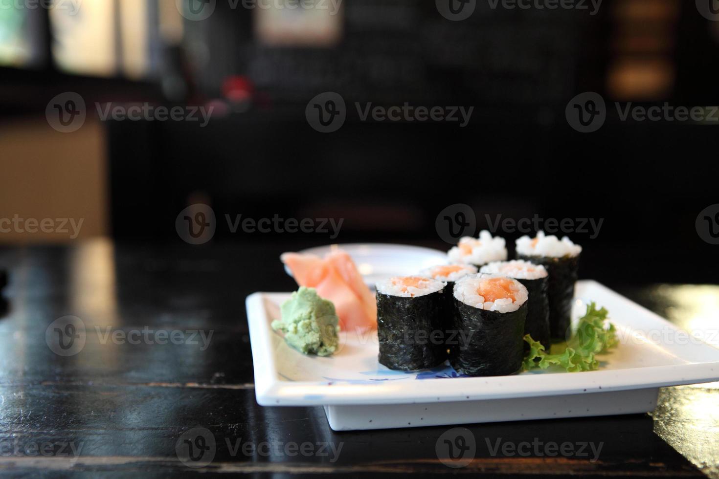 maki sushi di salmone foto