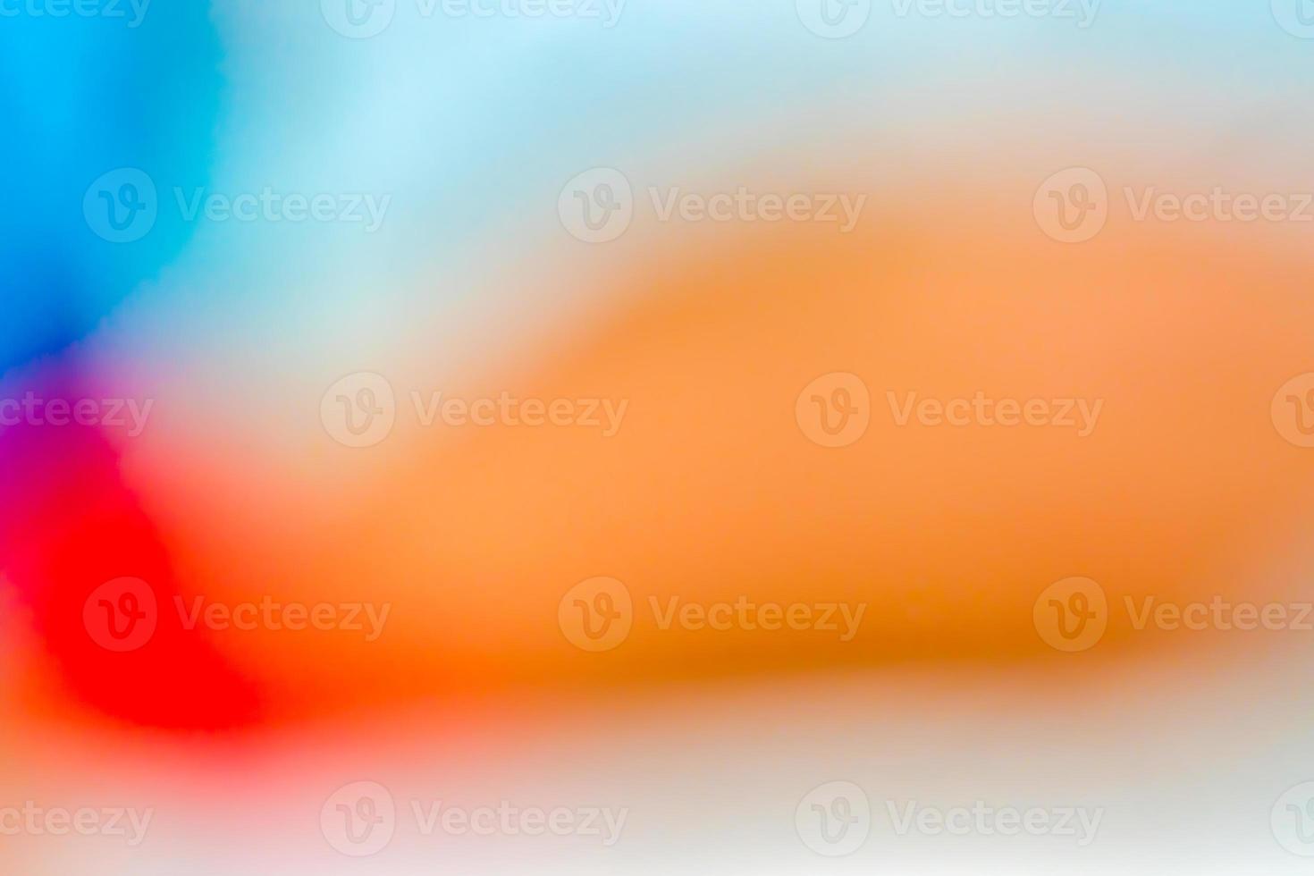 sfocatura sfumatura astratta arancione, rosso, viola, blu e bianco per la grafica di sfondo. foto