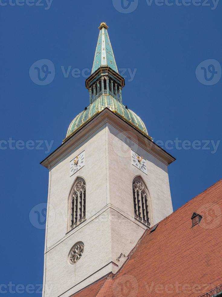 bratislava presso il fiume Danubio foto