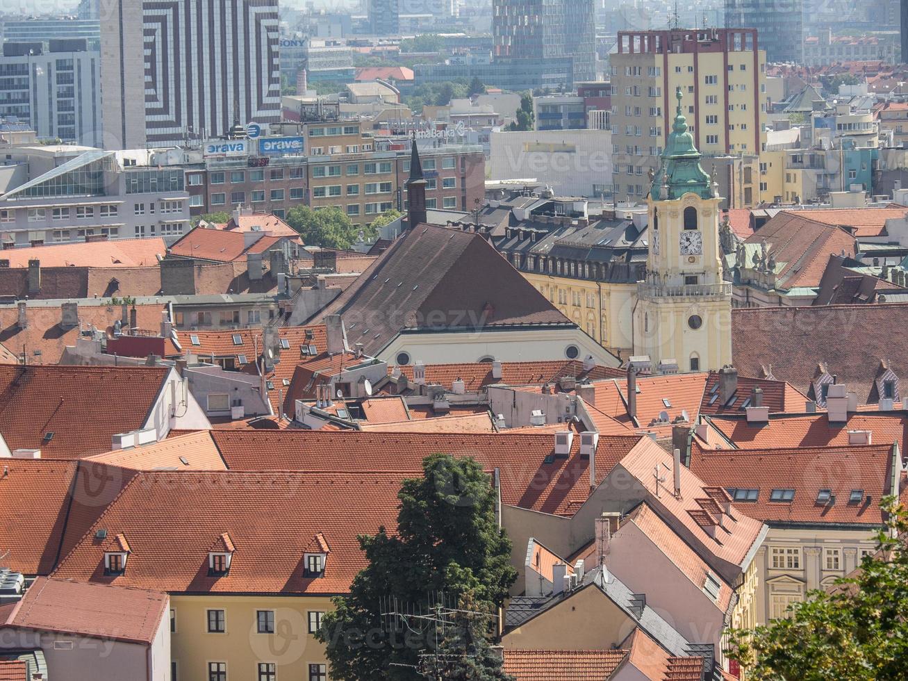 bratislava presso il fiume Danubio foto