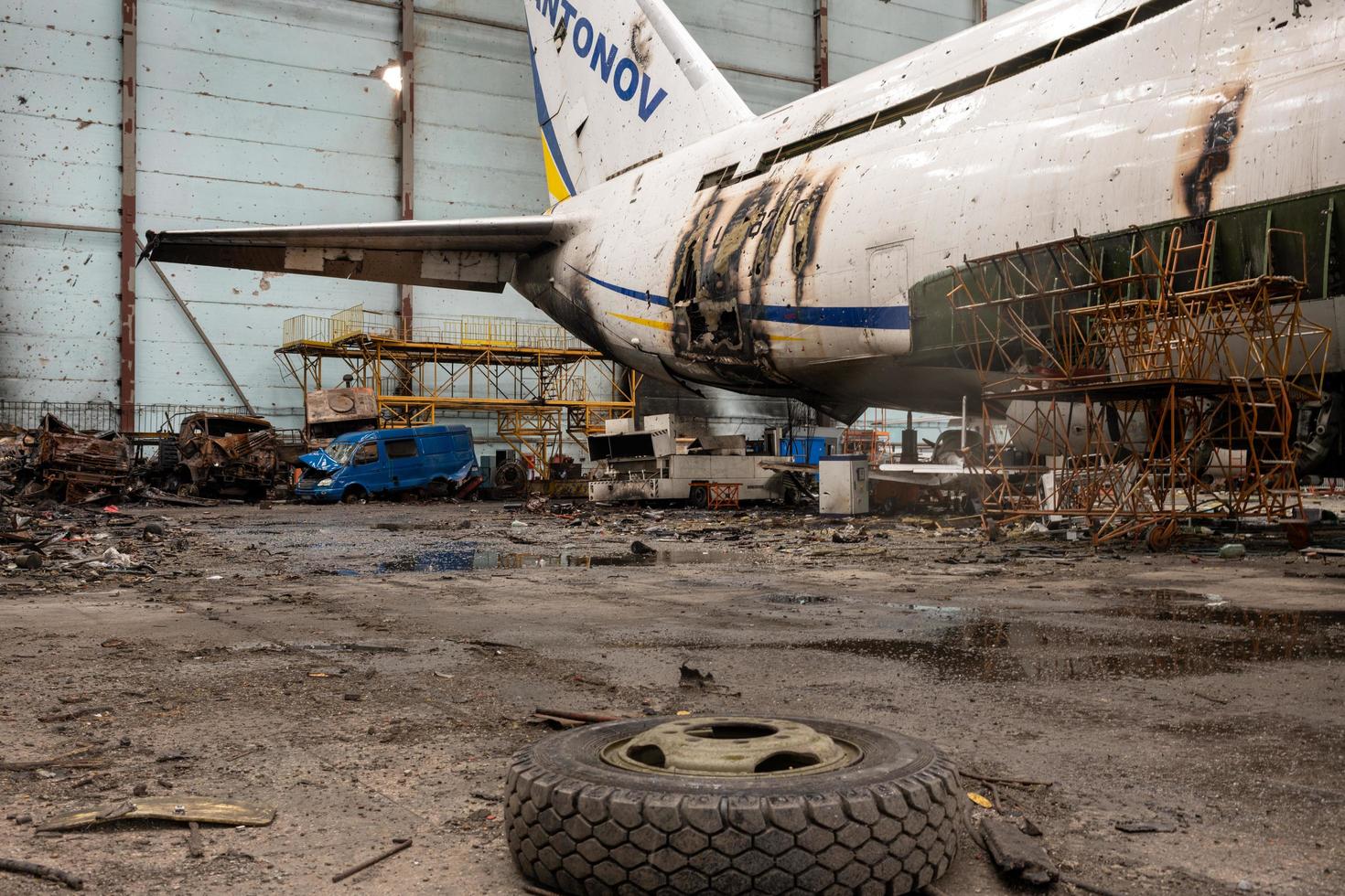 guerra distrutta nell'aeroporto dell'Ucraina dalle truppe russe foto