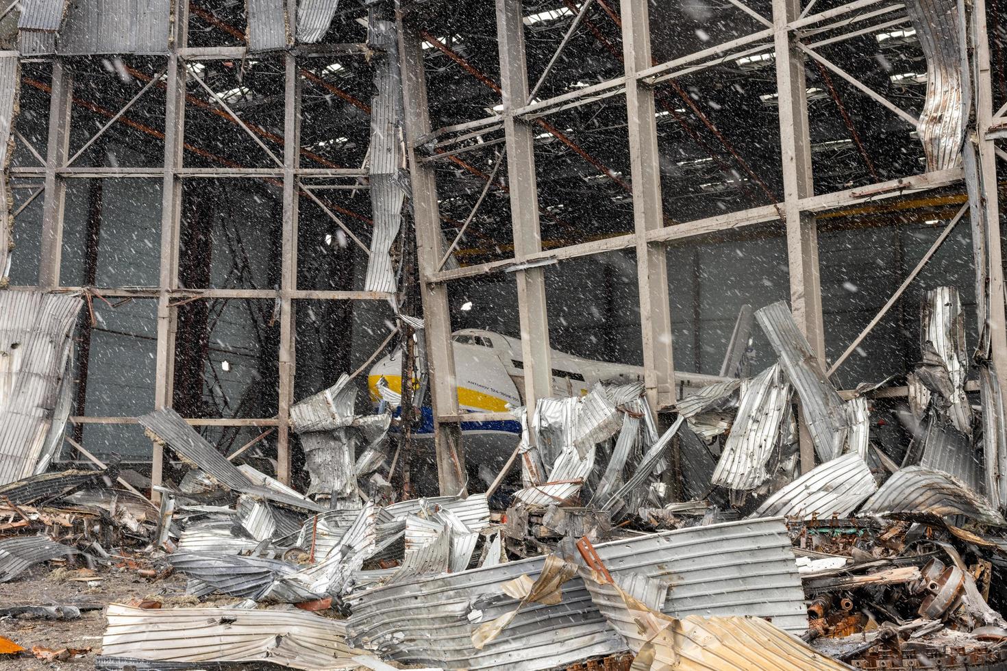 guerra distrutta nell'aeroporto dell'Ucraina dalle truppe russe foto