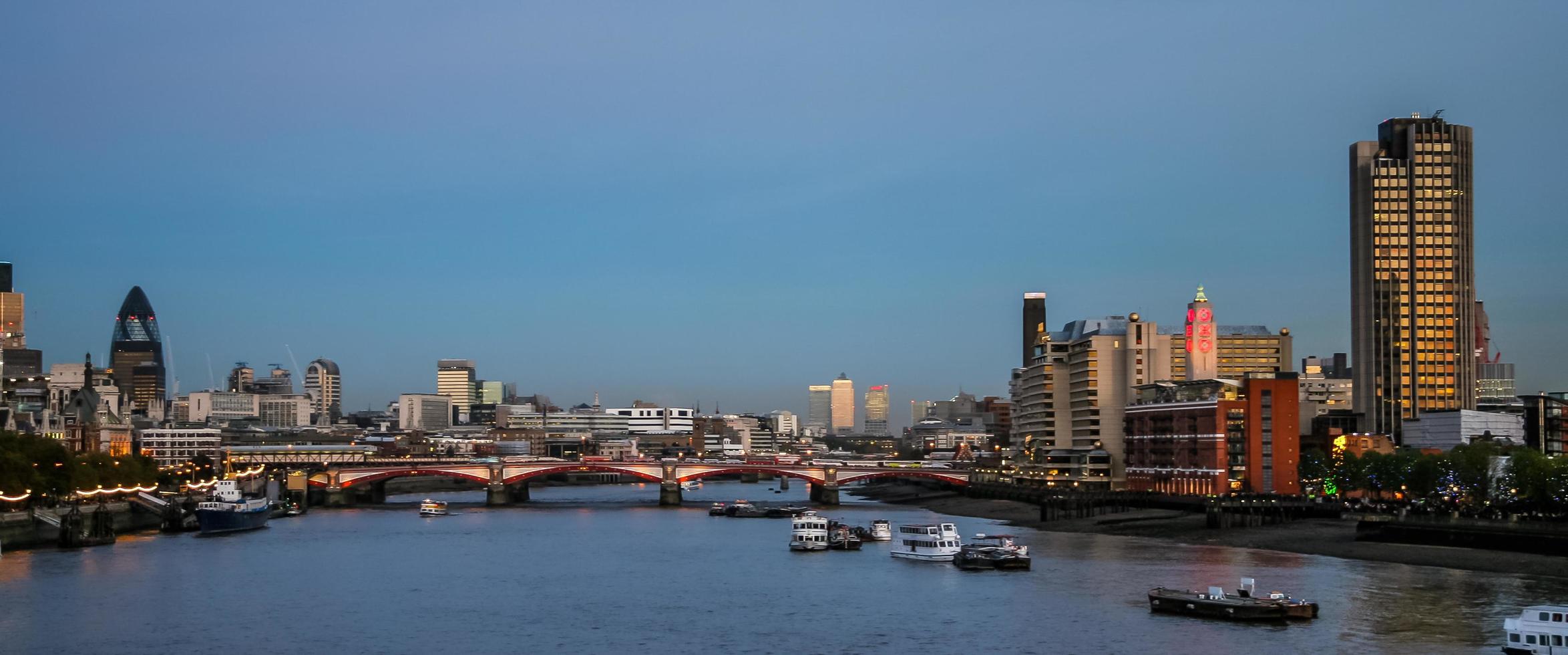 Londra, Regno Unito, 2005. skyline di Londra al tramonto foto