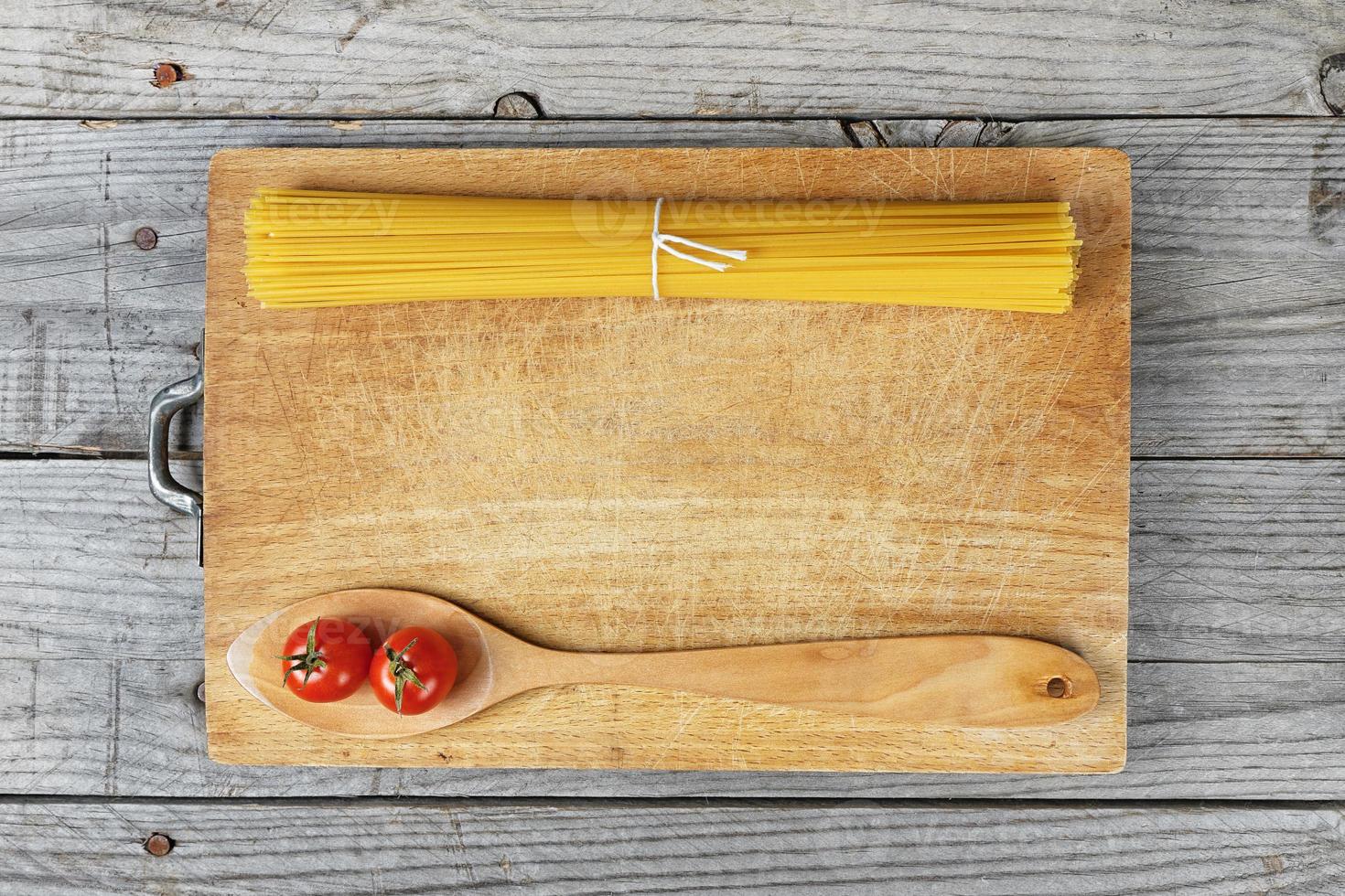 cucchiaio di pasta spaghetti al pomodoro foto