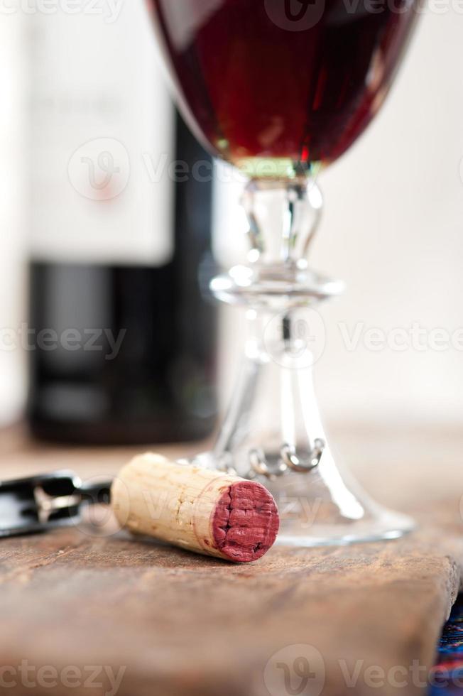 degustazione di vino rosso foto