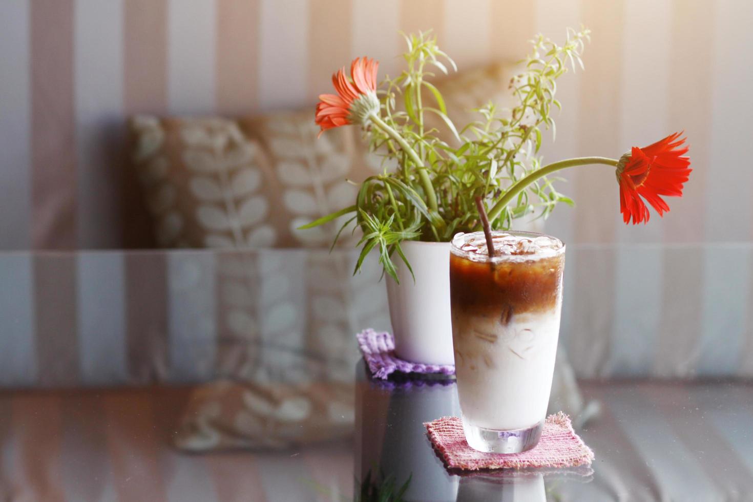 caffè freddo freddo con latte foto