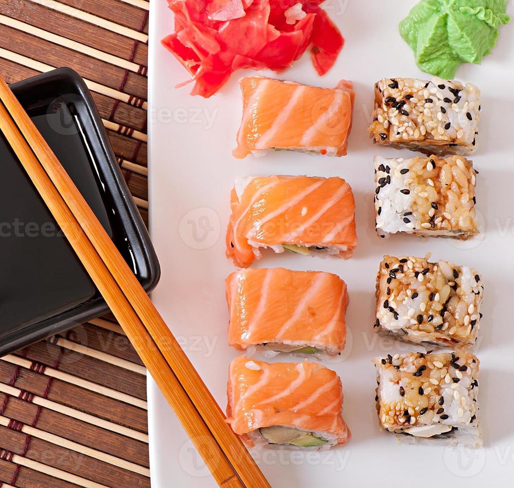 cibo giapponese - sushi e sashimi foto