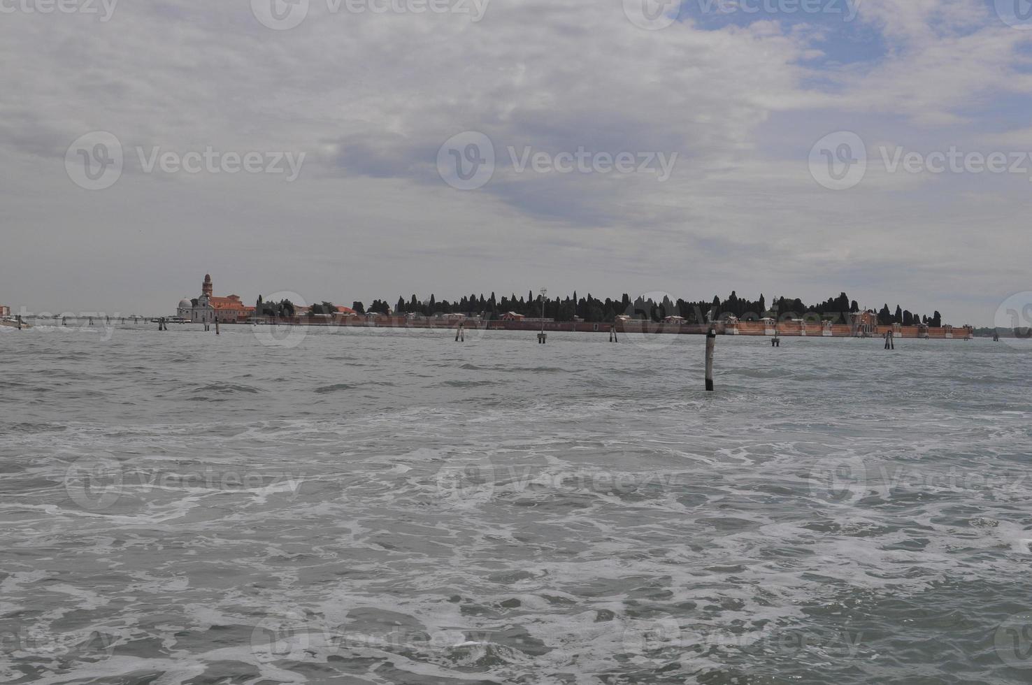 isola del cimitero di san michele a venezia foto