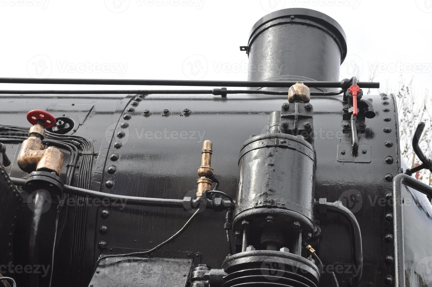 dettaglio dell'antica locomotiva del treno a vapore foto