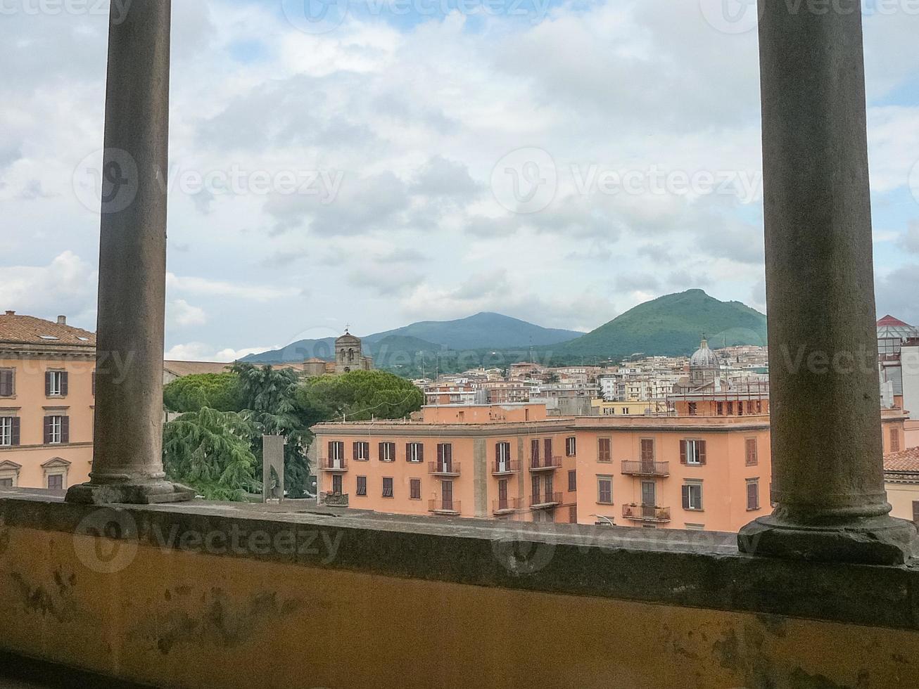 veduta della città di viterbo foto