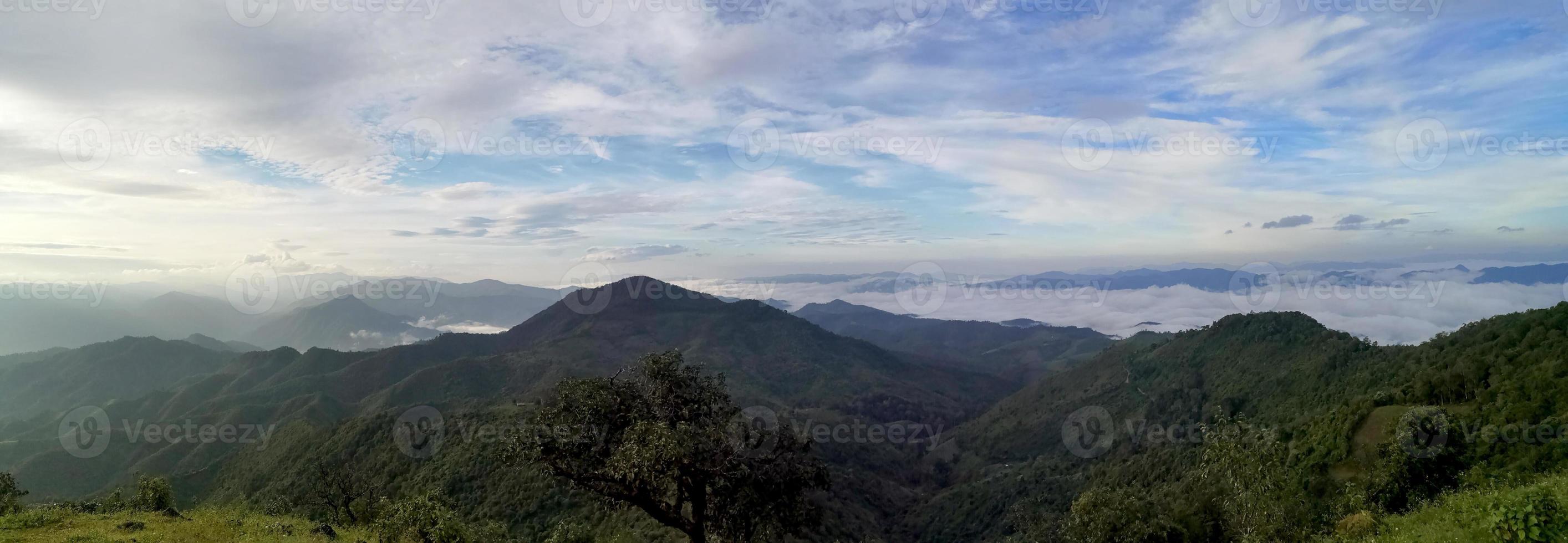 vista panoramica della montagna. foto