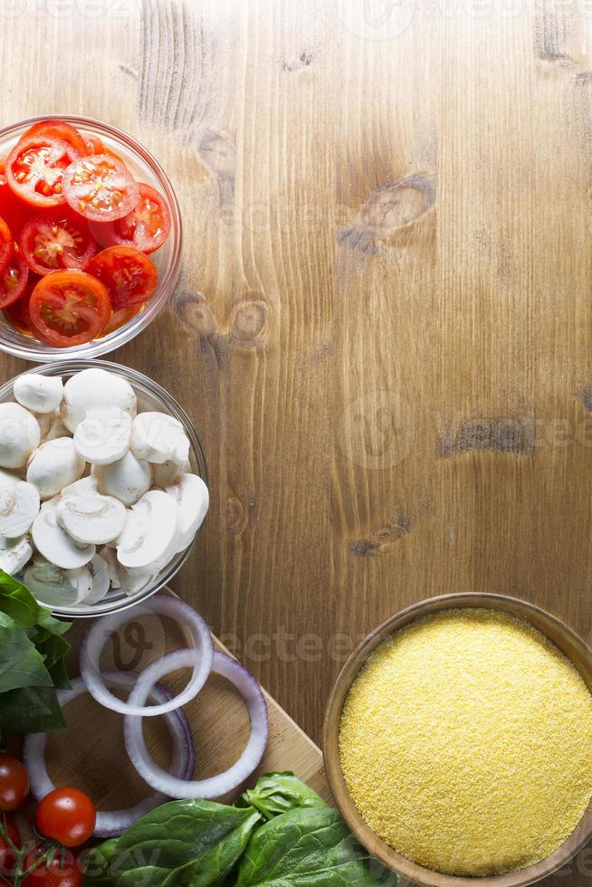 ingredienti per la cena di polenta foto