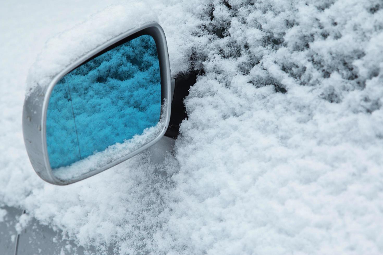 specchietto per auto e neve foto