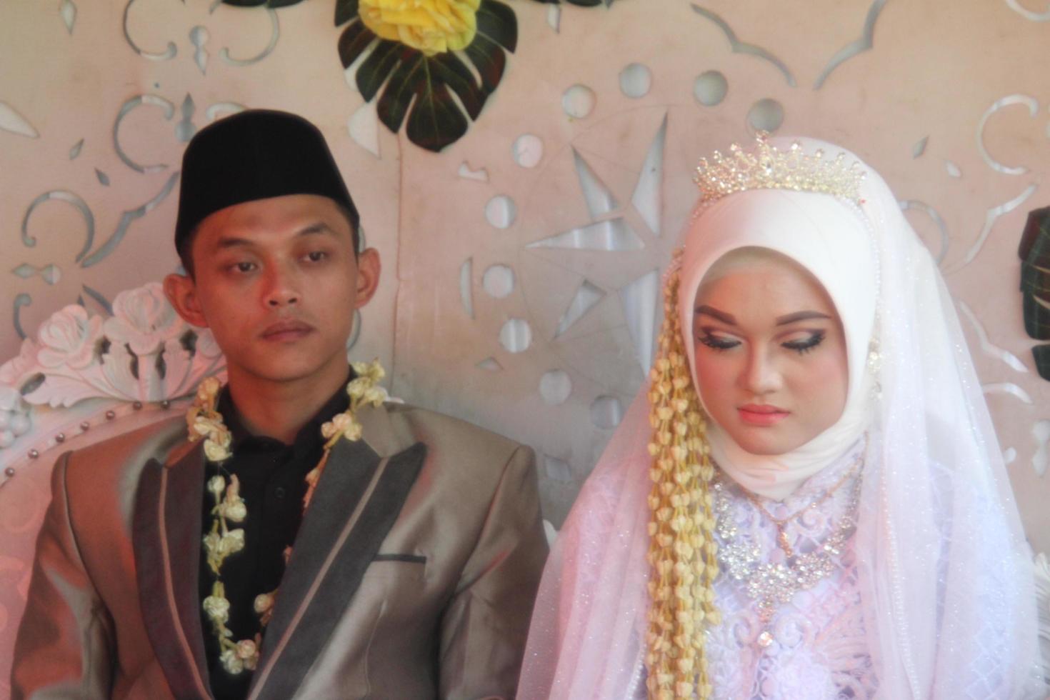 romantica sposa musulmana indonesiana foto