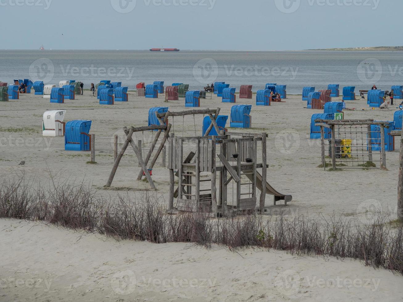 dornumersiel sulla costa tedesca del mare del nord foto