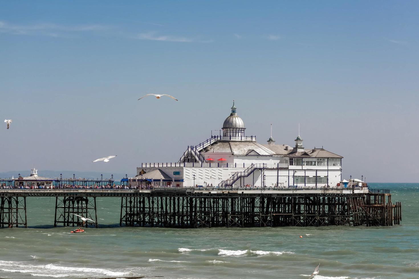 Eastbourne, Sussex orientale, Regno Unito, 2012. Vista del molo foto