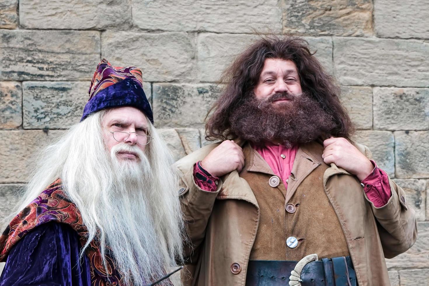 alnwick, Northumberland, Regno Unito, 2010. Hagrid e Silente si esibiscono al castello foto