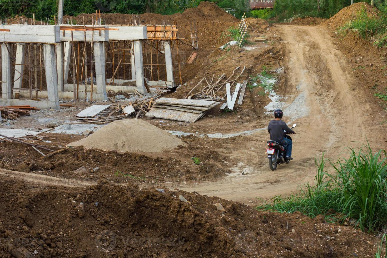 costruzione rurale di ponti in cemento foto