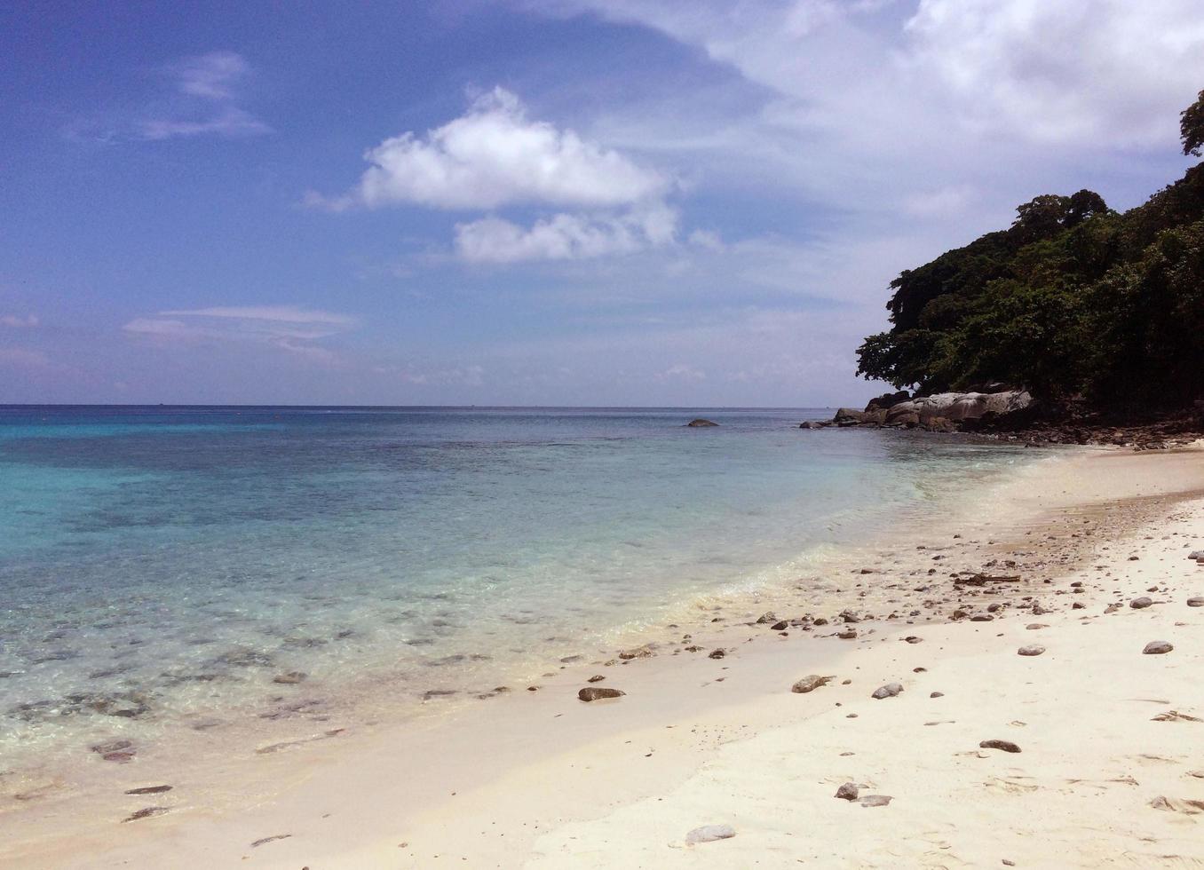 mare turchese delle andamane in tailandia foto