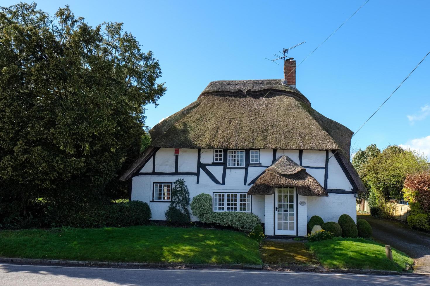 michelever, hampshire, Regno Unito, 2017. vista di un cottage con il tetto di paglia foto