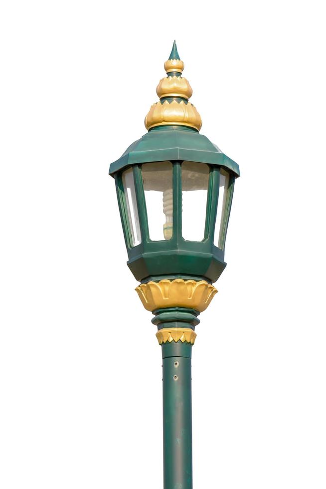 la lampada classica in metallo su sfondo bianco. foto