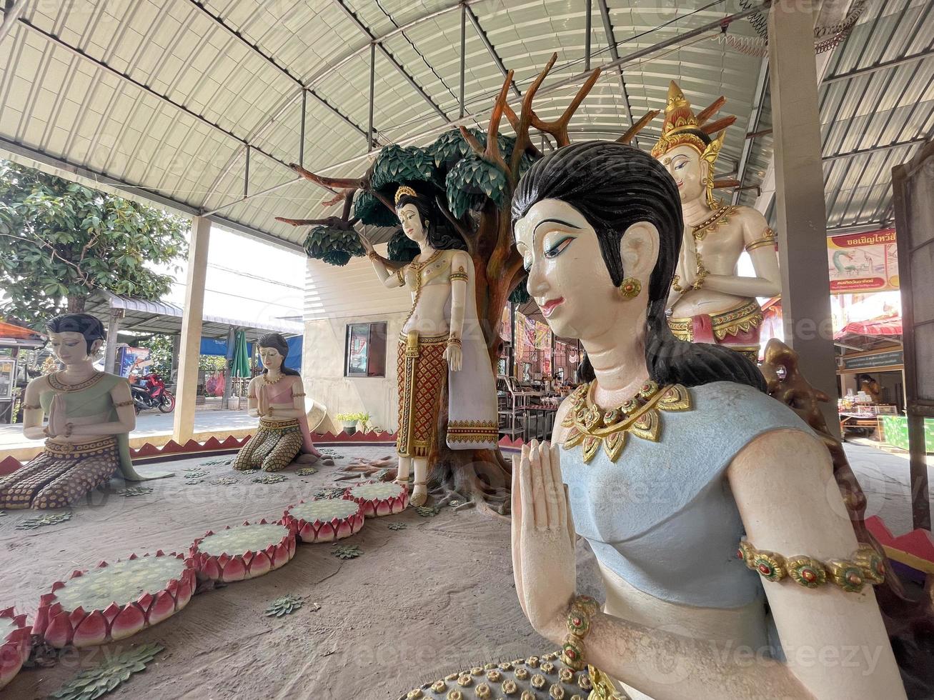 statue di templi fiabeschi e letterari con poteri magici foto