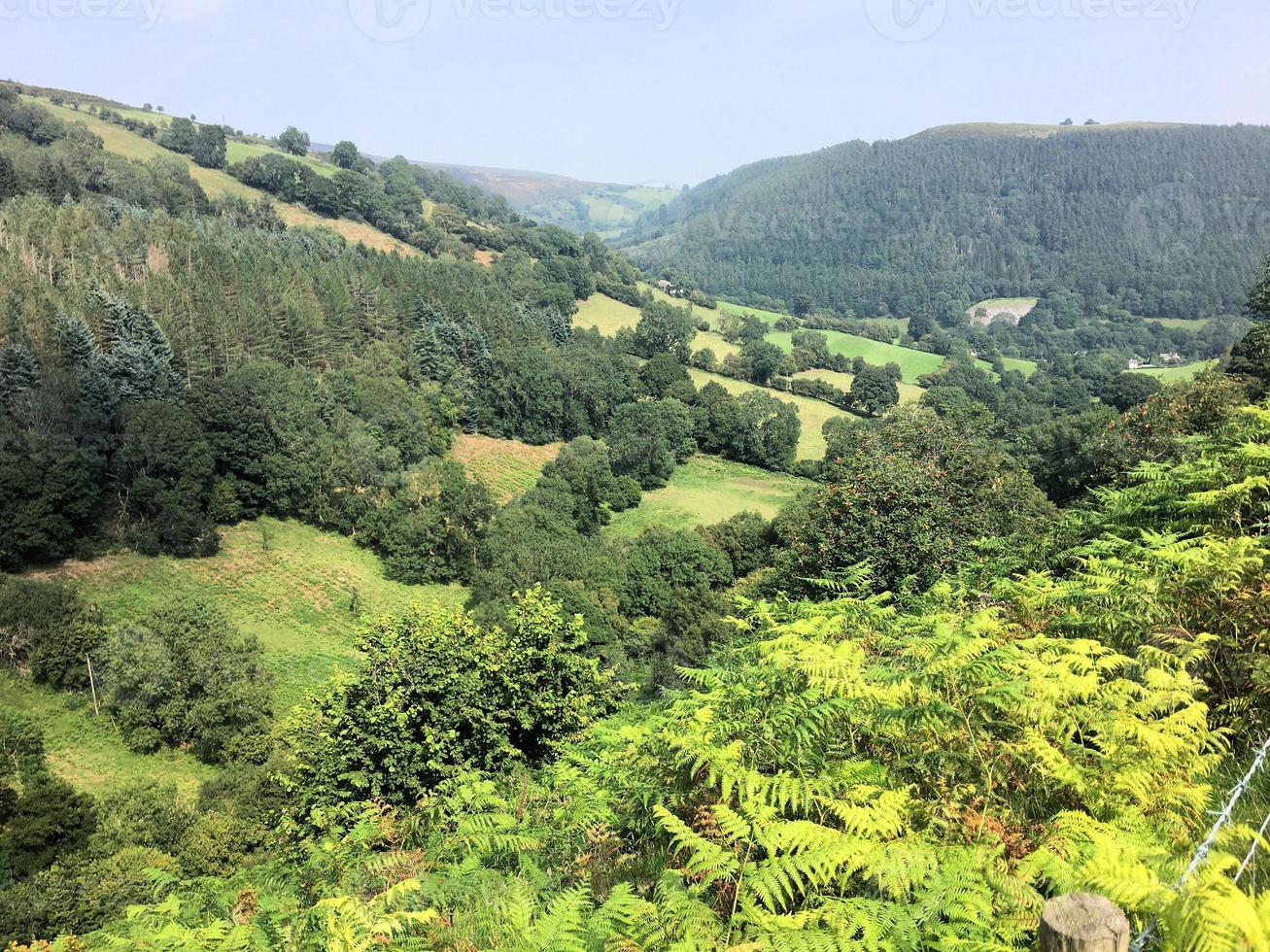 una vista della campagna gallese al passo a ferro di cavallo vicino a llangollen foto
