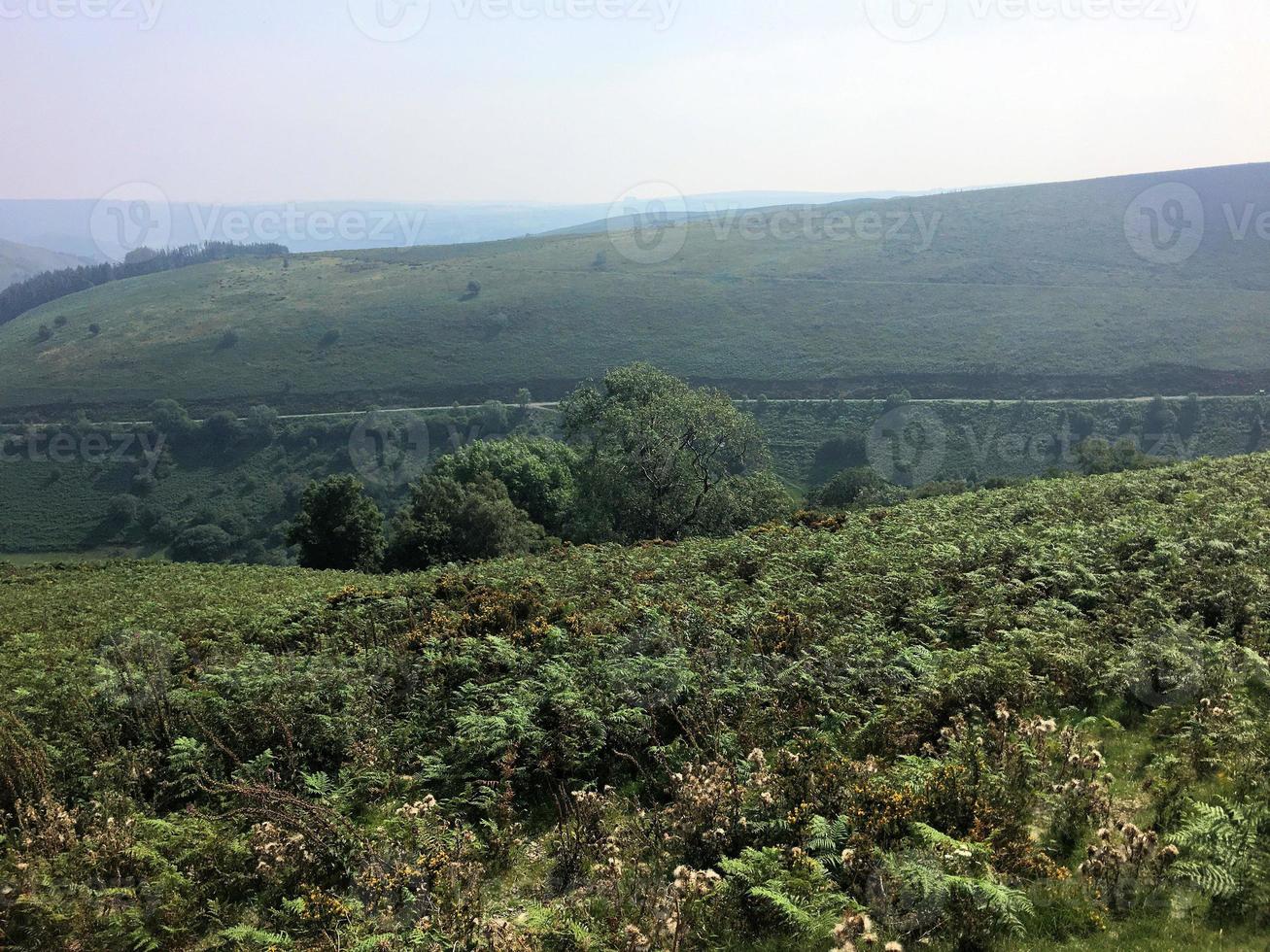 una vista della campagna gallese al passo a ferro di cavallo vicino a llangollen foto