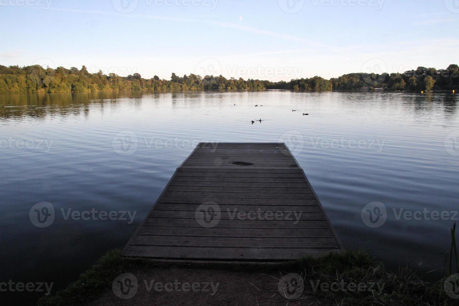 una vista del lago ellesmere foto