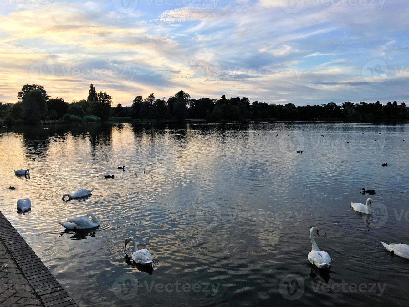 una vista del lago ellesmere foto