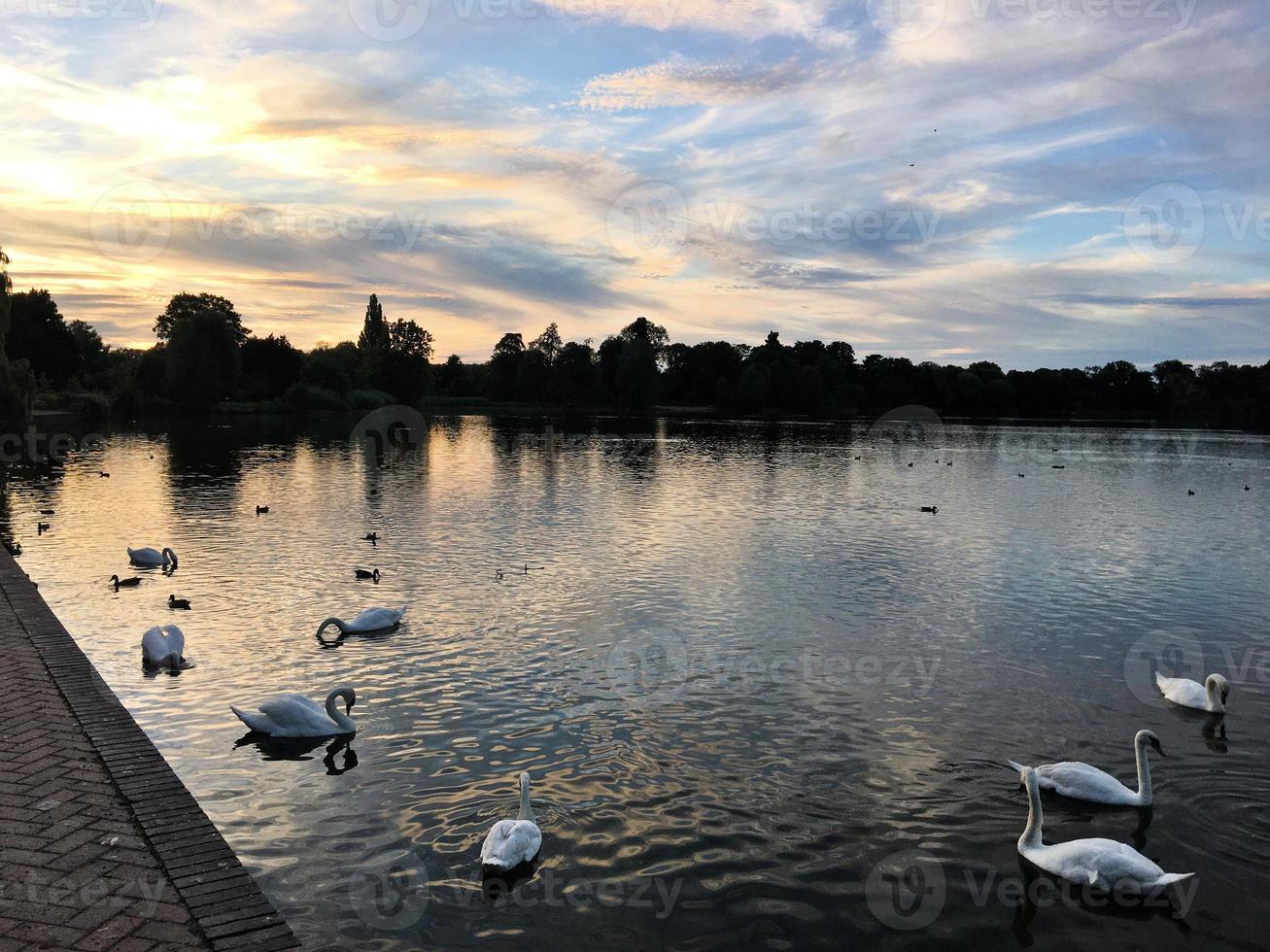 una vista del lago ellesmere foto