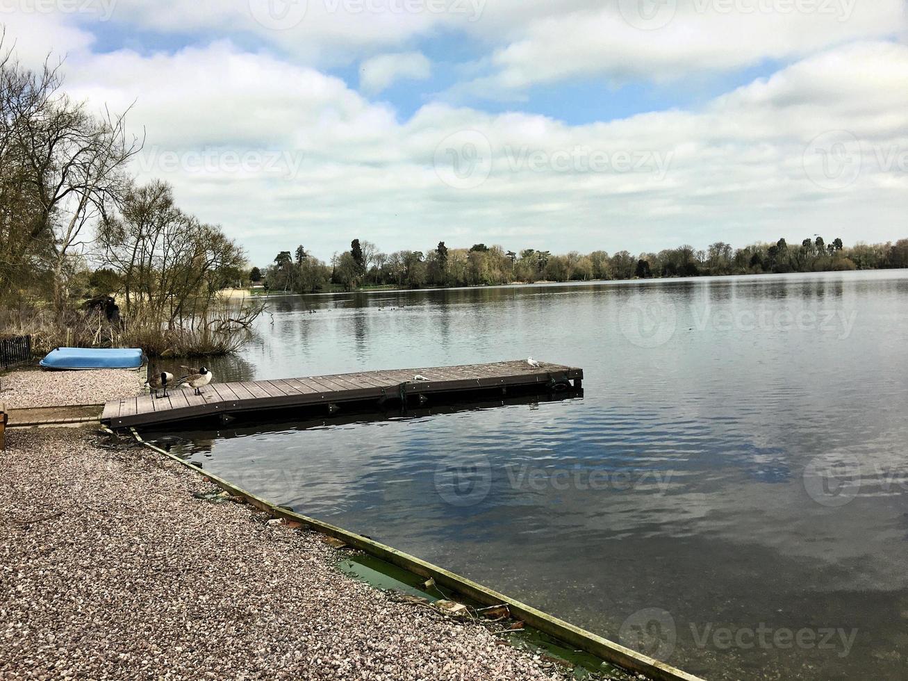 una vista del lago ellesmere foto