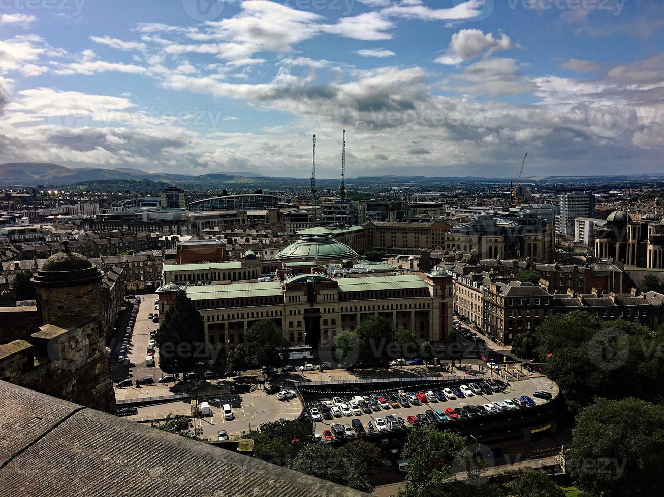 una vista di edimburgo in scozia foto