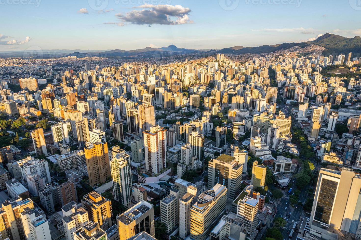 veduta aerea della città di belo horizonte, a minas gerais, brasile. foto