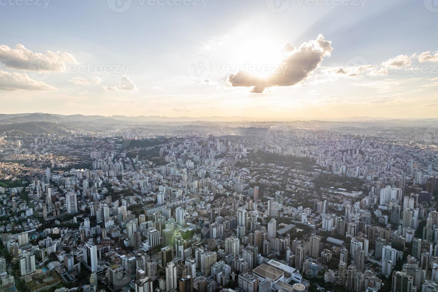 veduta aerea della città di belo horizonte, a minas gerais, brasile. foto