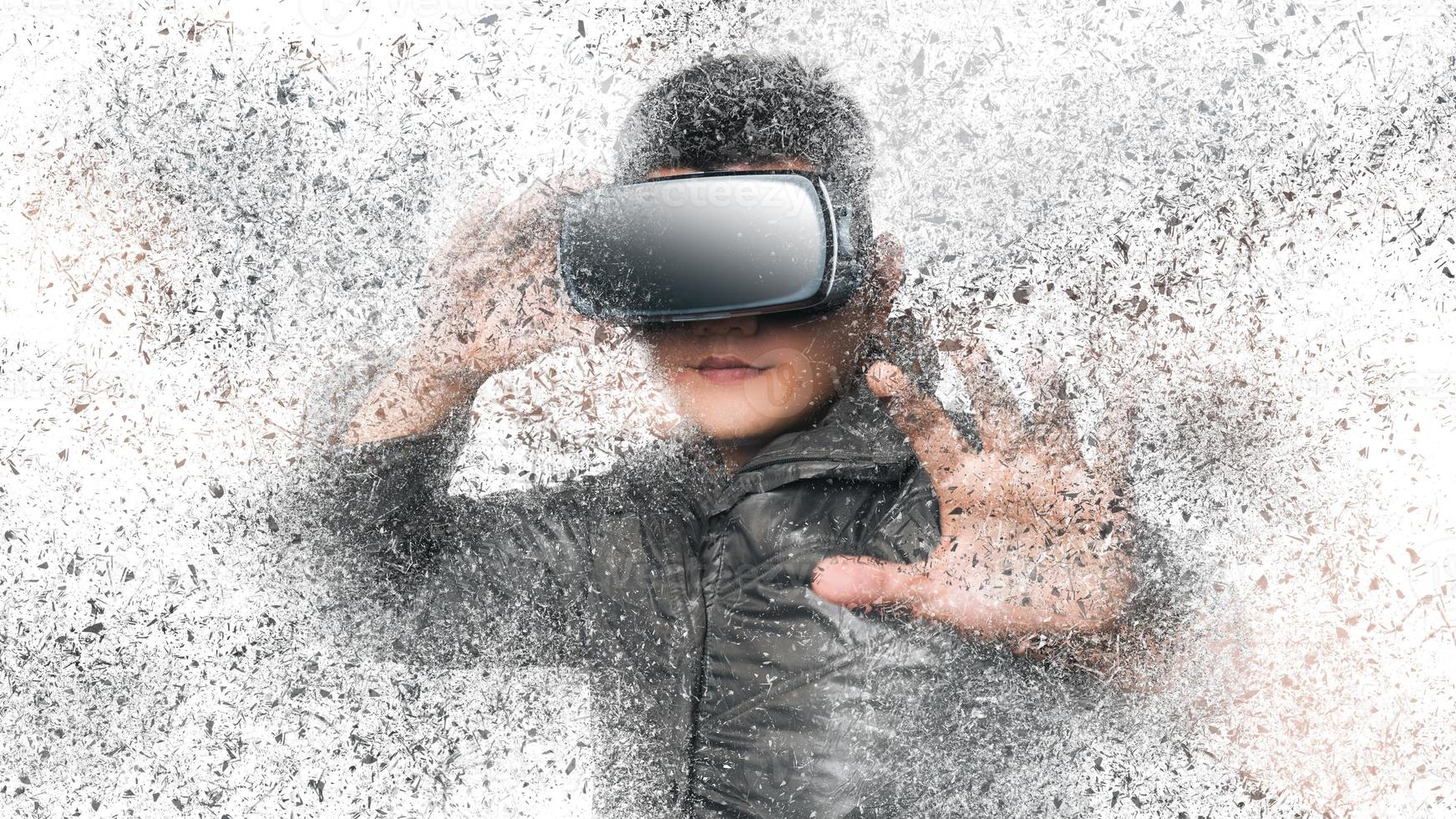 giovane che usa occhiali vr con effetto di decadimento. concetto di realtà virtuale della tecnologia metaverse. dispositivo di realtà virtuale, simulazione, 3d, ar, vr, innovazione e tecnologia del futuro sui social media. foto