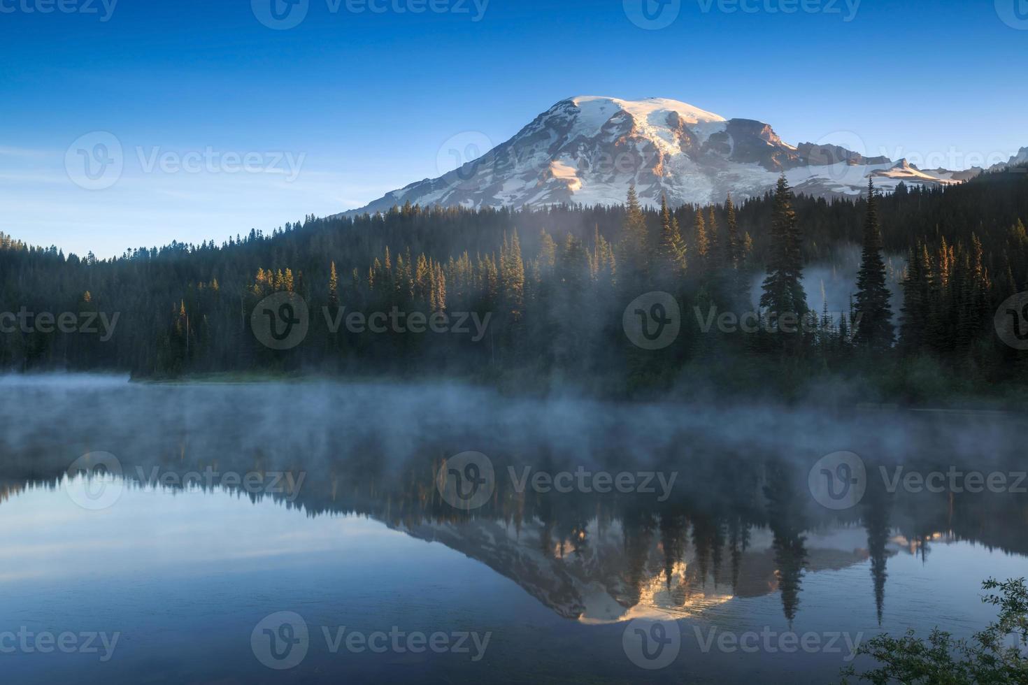 lago di riflessione, parco nazionale del monte Rainier foto