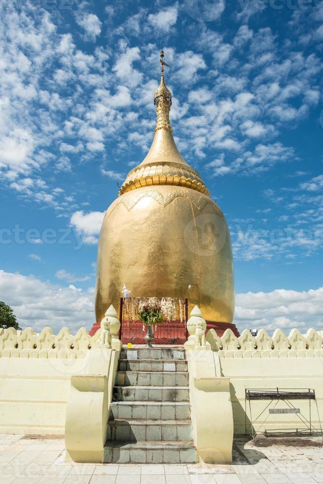 bu paya pagoda una delle famose pagoda iconiche nella vecchia bagan, myanmar. foto