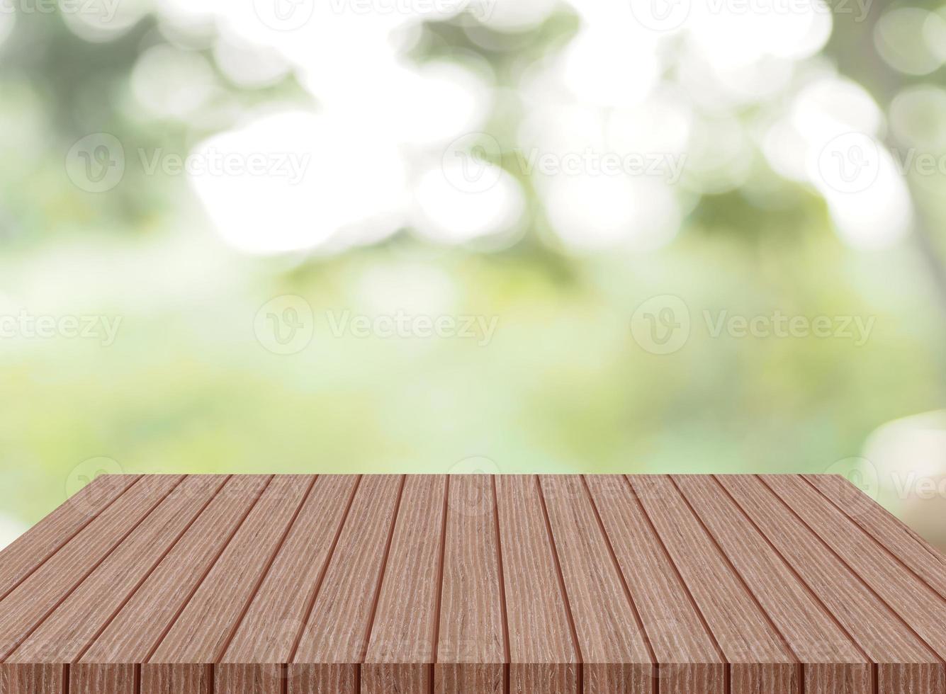 spazio tavolo in legno per prodotto astratto bokeh naturale luce solare sfondo albero foto d'archivio