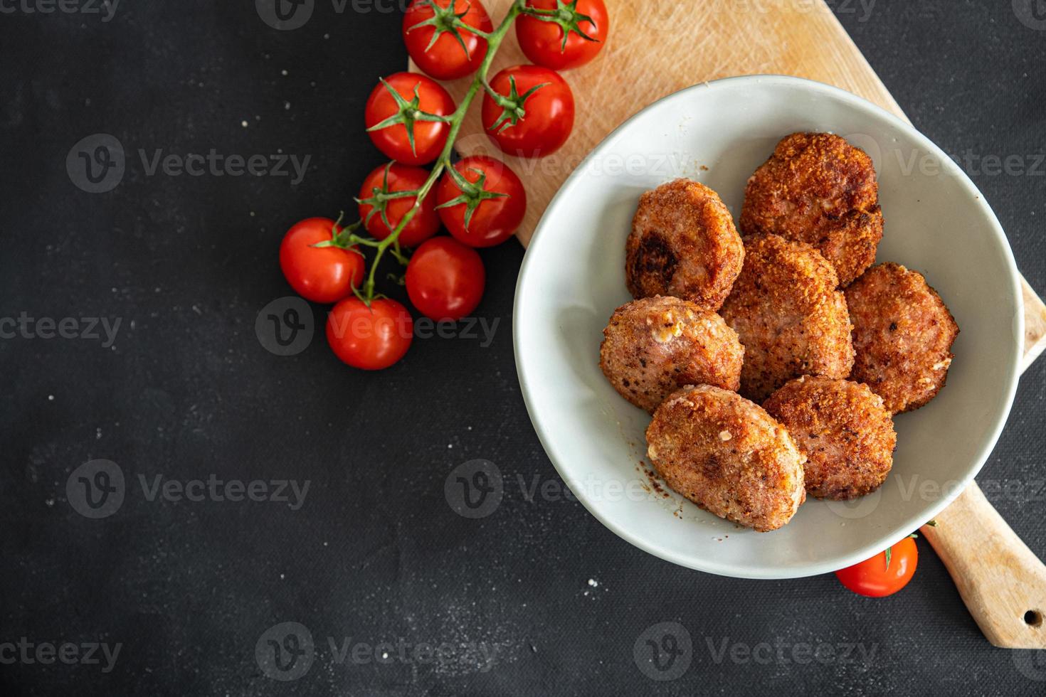 cotoletta carne maiale, manzo, pollo pasto fresco cibo spuntino homrmade sul tavolo copia spazio foto