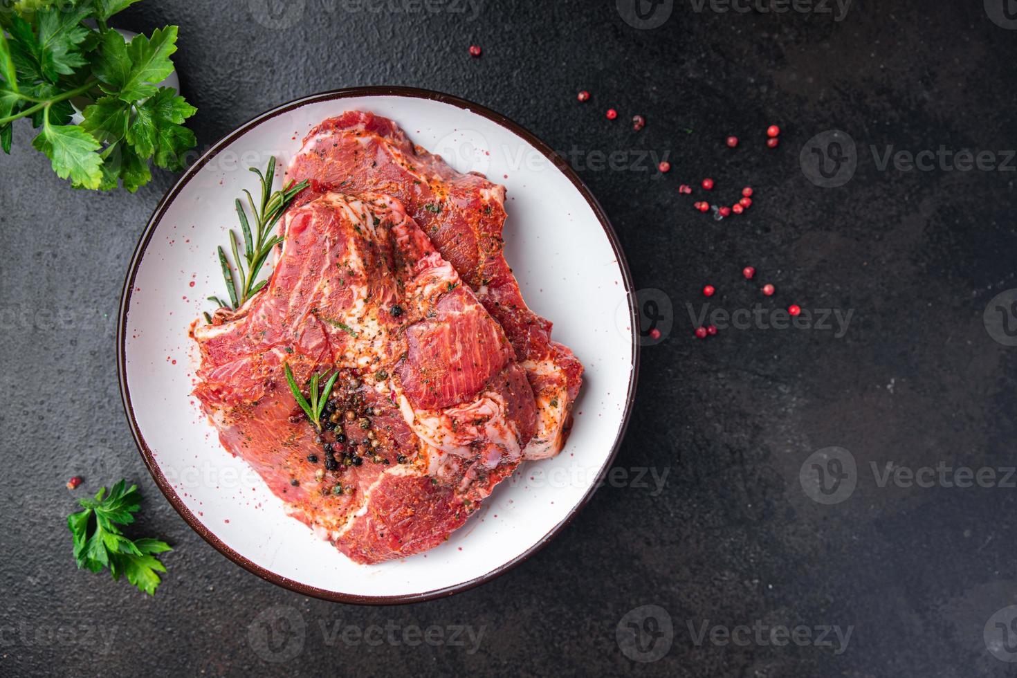 bistecca carne cruda maiale manzo fresco pasto cibo spuntino sul tavolo copia spazio foto