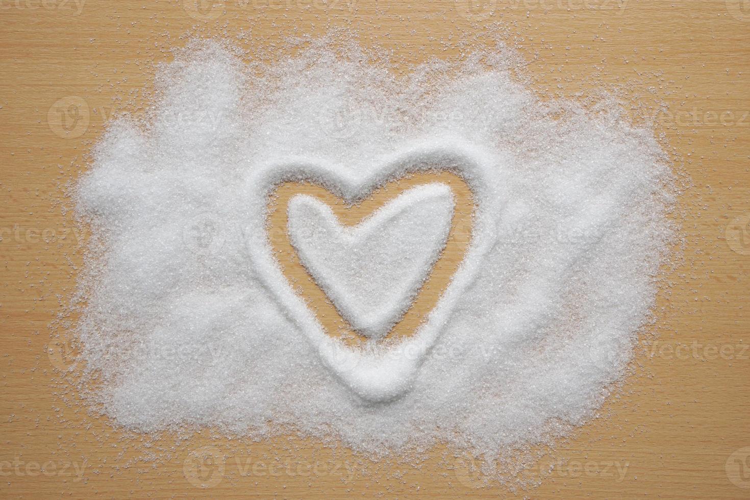 a forma di cuore disegnato nello zucchero foto