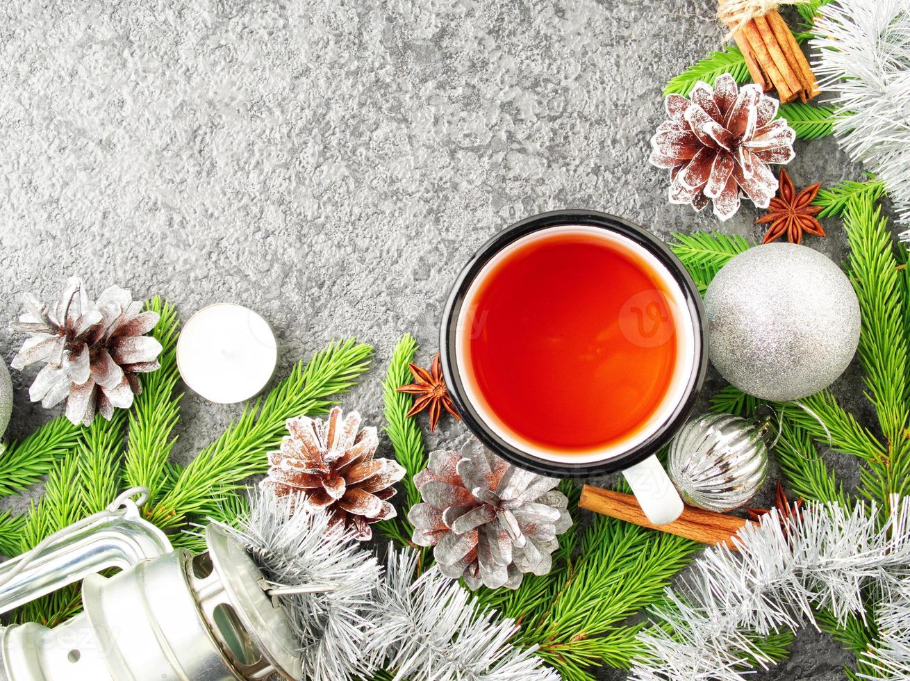 natale e felice anno nuovo sfondo con tè. vista dall'alto, copia spazio, stile militare. foto