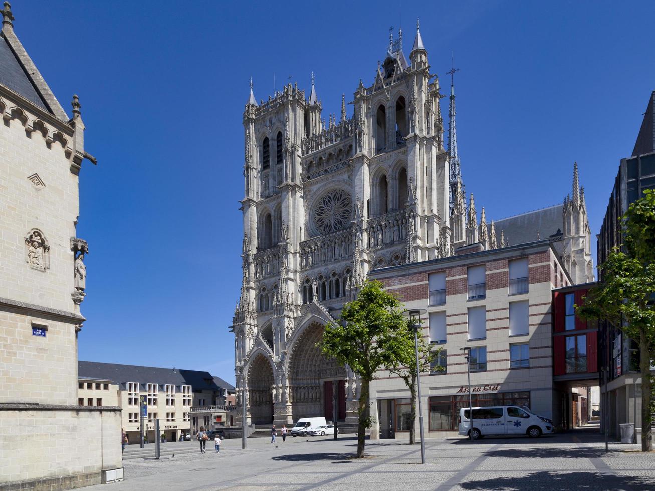 amiens, francia - 30 maggio 2020-basilica cattedrale di nostra signora di amiens foto