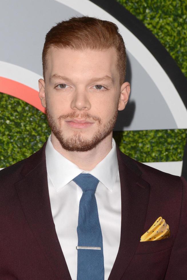 los angeles, 7 dicembre - cameron monaghan al 2017 gq men of the year al chateau marmont il 7 dicembre 2017 a west hollywood, ca foto